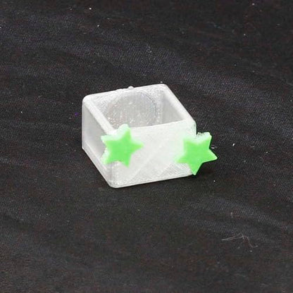 3 Pcs Magnetic Jumping Spider Feeding Dish Jumping Spider Enclosure Accessories Star-Shaped Design Reptile Water Bowl for Other Small Reptiles or Insects (Transparent + Light Green) - color: Transparent + Light Green