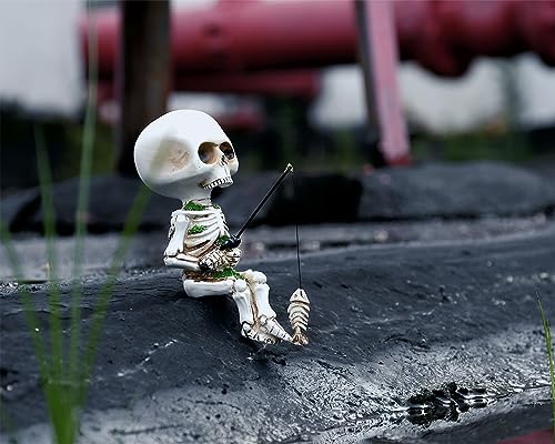 DS. DISTINCTIVE STYLE Style Fishing Skeleton Statue 4.5 Inch Mini Skull Figurines Halloween Gothic Decor Resin Cute Skull Fisher Sculpture for Outdoor Garden Pond Fountain Poolside