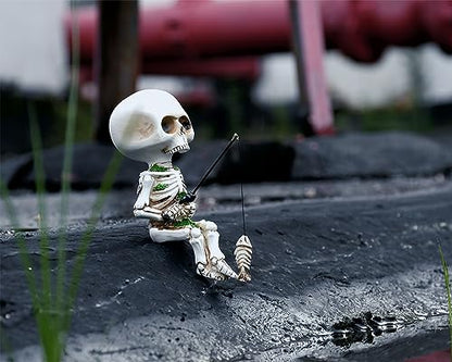 DS. DISTINCTIVE STYLE Style Fishing Skeleton Statue 4.5 Inch Mini Skull Figurines Halloween Gothic Decor Resin Cute Skull Fisher Sculpture for Outdoor Garden Pond Fountain Poolside