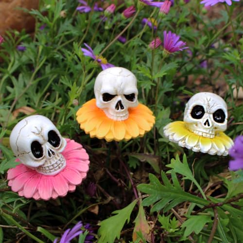 Resin Daisy Flower Skull Head Statue Plant Stakes Set of 3, Skull Garden Plant Accessories, Decorative Plant Picks, Indoor Outdoor Halloween Planter Pot Decorations Bonsai Crafts
